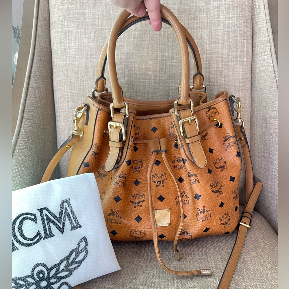 Authentic MCM drawstring Congnac shoulder crossbody bag (F02)
